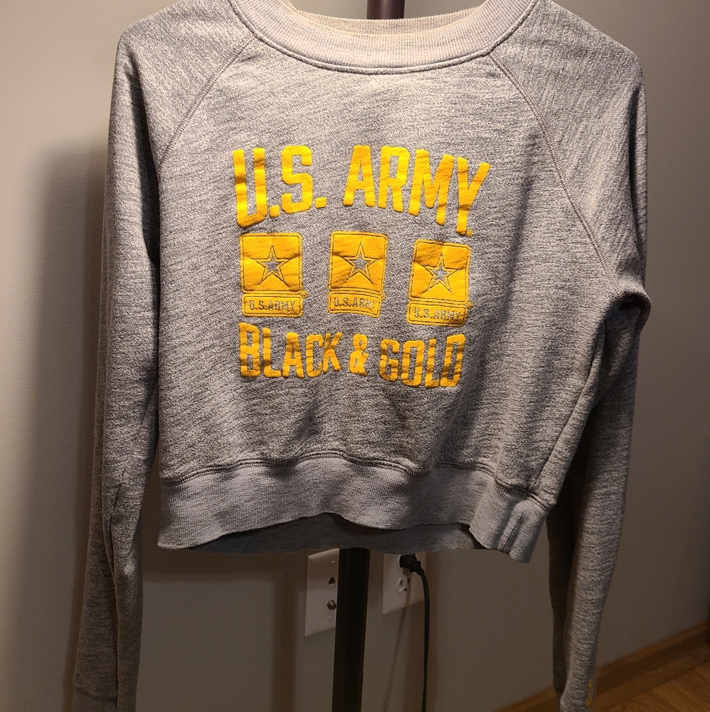 Cropped US Army long sleeved sweatshirt